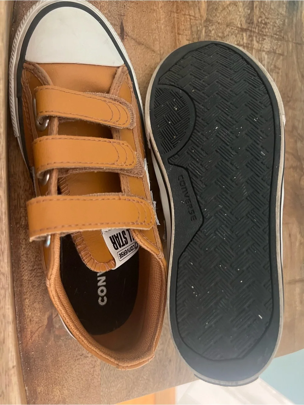 Converse Star Player 76 Leather Easy-On Velcro shoes